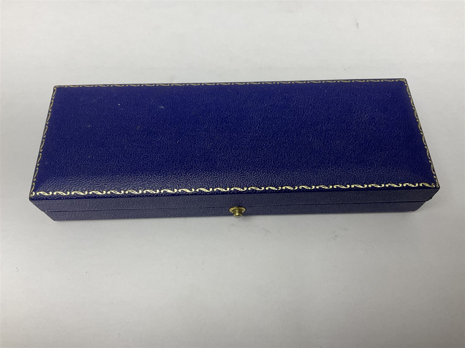 9ct gold Yard O Led propelling pencil, patent No. 422767, engine turned decoration and  engraved with initials H.W.W.F, Birmingham 1973, in Mappin & Webb case