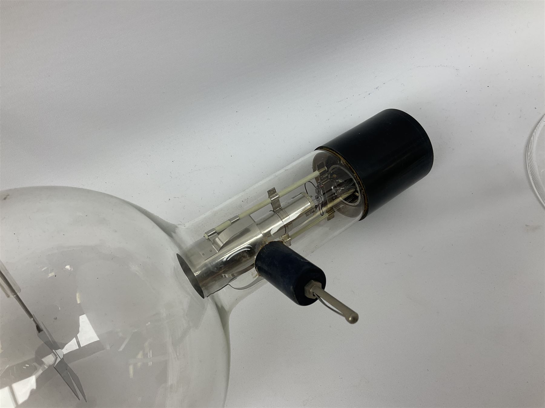 Quantity of laboratory and physics glassware including 'Guinea and Feather' equipment; boxed Latent Heat apparatus; Maltese Cross tube; atmospheric air pressure indicator flask; electroscope discharge tubes etc