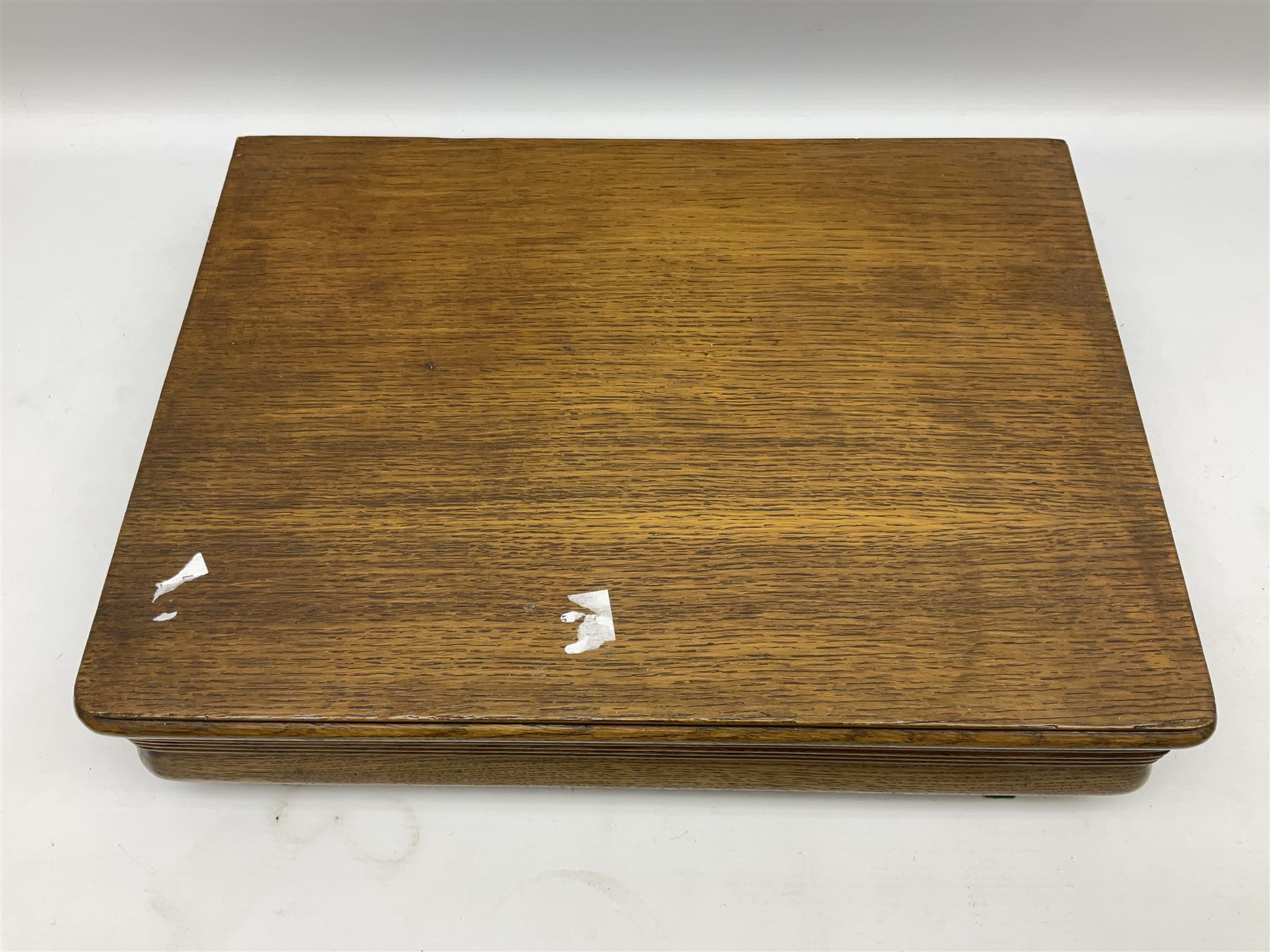 United Cutlers Sheffield silver-plate canteen of cutlery for six settings in oak case, L40cm