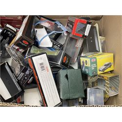 Large quantity of ex-shop stock die-cast model boxes for various makers