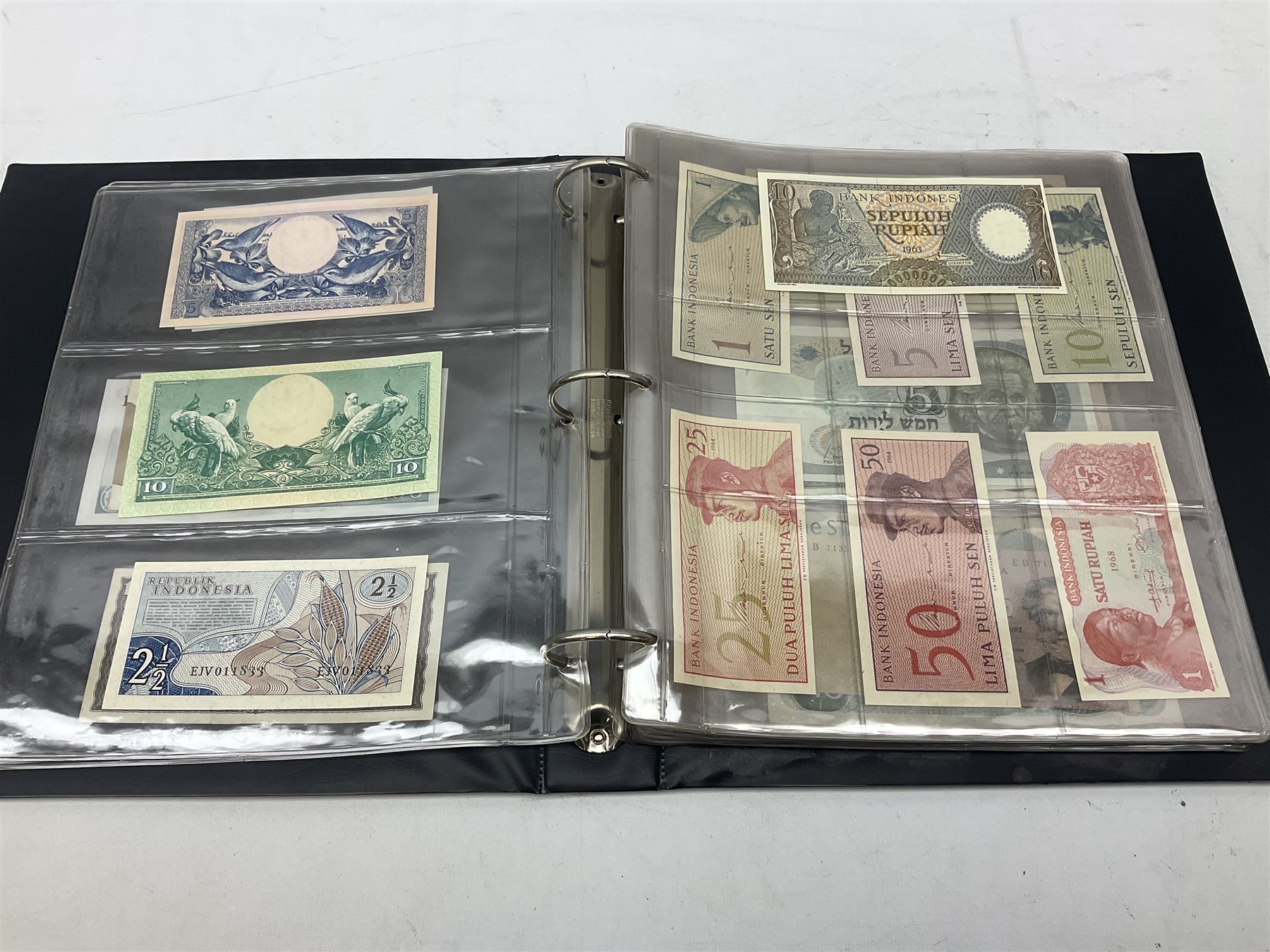 World banknotes, including Queen Elizabeth II The States of Jersey one pound 'DB202703', five pounds 'BB527762' and ten pounds 'AB651481', reserve bank of New Zealand two dollars '1L3 741894', King George V Straits Settlements one dollar 1st January 1935 'F/83 28924', various Bank of England notes etc, housed in two ring binder albums