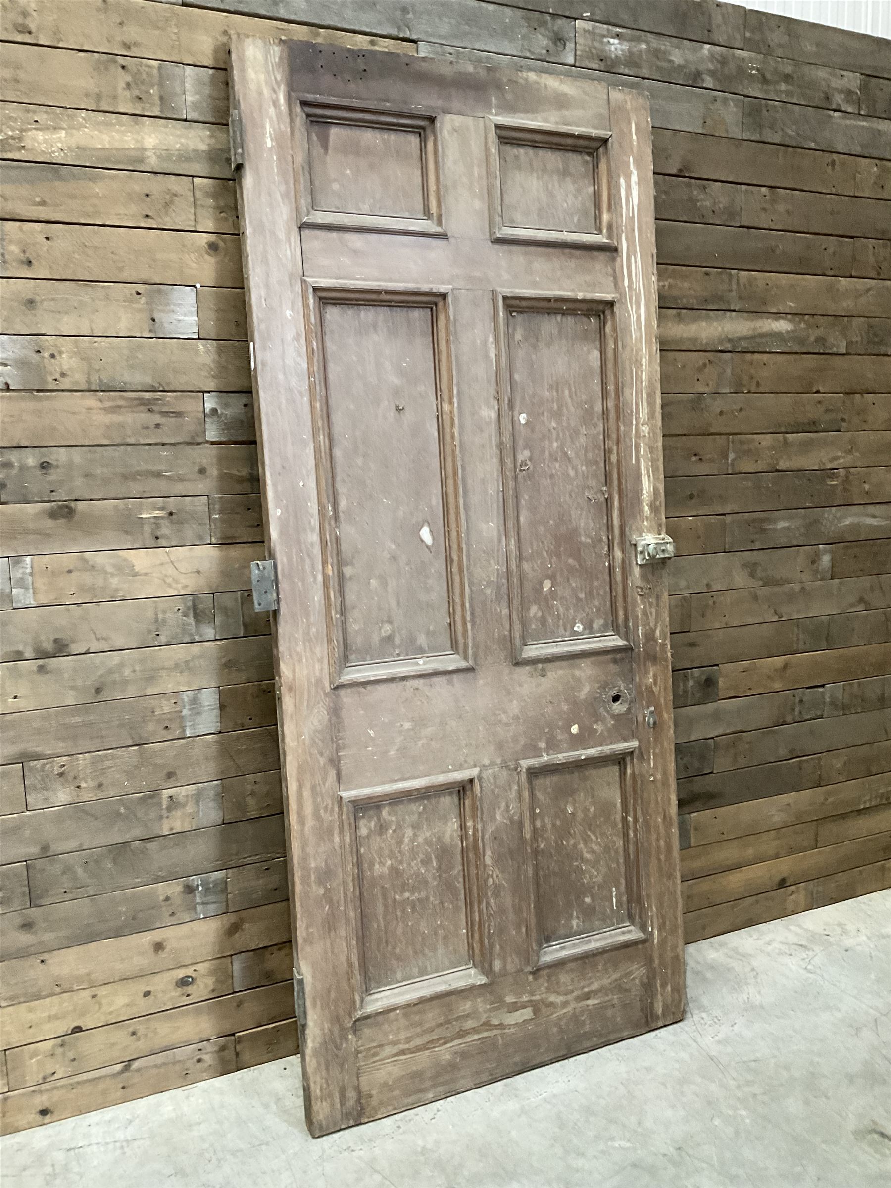 Five 19th century heavy pitch pine six panel doors

226cm x 99cm
228cm x 99cm
228cm x 100cm
228cm x 100cm
228cm x 99cm