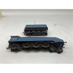 Hornby '00' gauge - Class A4 4-6-2 locomotive 'Kestrel' No.4485; and limited edition Class A4 4-6-2 locomotive 'Herring Gull' No.4466; both boxed, 4466 with transport box (2)