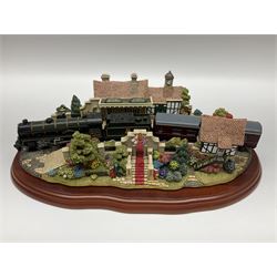 Two Lilliput lane The Royal Train at Sandringham and Westminster Abbey,  both with certificate of authenticity and original box
