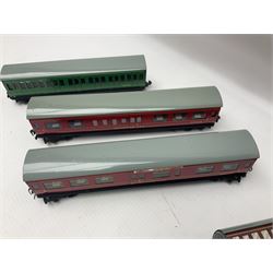 Hornby Dublo - fourteen passenger coaches including Southern Suburban Stock, Gresley Stock, Stanier Stock etc; and TPO Mail Van; all unboxed (15)