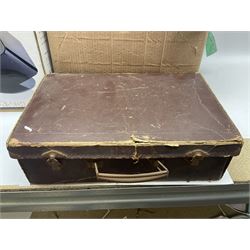 Collection of early to mid 20th century magazines, books and ephemera relating to radio and television repair and valves, including price lists, catalogues, service manuals, 1950s and 1960s Practical Wireless, Practical Television and The Radio Constructer magazines, etc as per lists