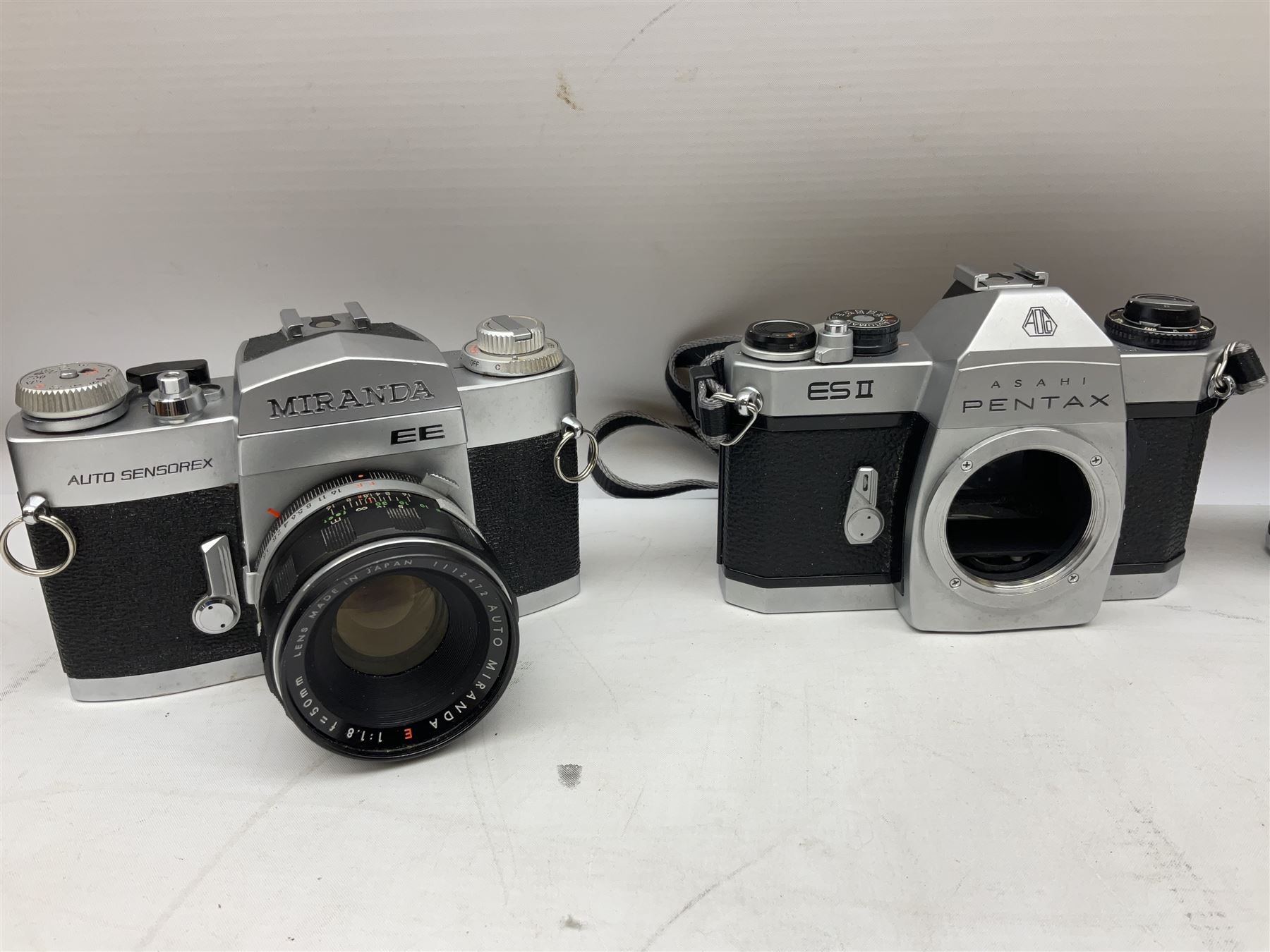 Collection of camera bodies and lenses, to include Contax 159mm, Pentacon FM, Miranda EE, Canon EXee, Praktica IV FB, 'Photax-Paragon 1:5 f=300mm no.312703' lens, 'Sirius MC Automatic 1:2.8 f=28mm, 52 No.934417 etc