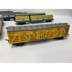 Hornby/Tri-Ang ‘00’ gauge - eight various coaches and eighteen goods wagons; all unboxed (26)