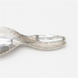 Arts and Crafts silver rabbit caddy spoon, the face engraved to the hammered oval bowl, with the handle formed as the rabbit's ears, hallmarked Henry George Murphy, London 1934, with Murphy's Falcon stamp, L10cm
