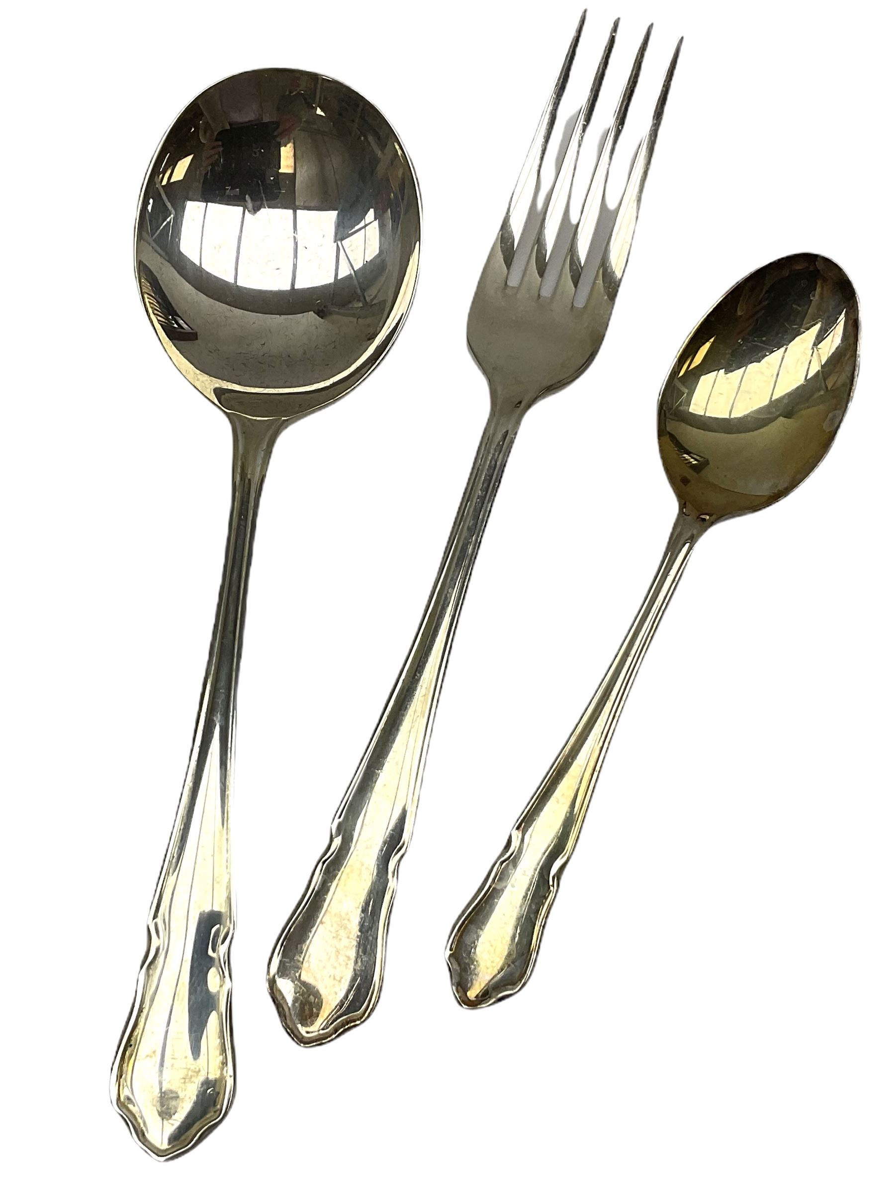 Canteen of silver plated Arthur Price of England cutlery, contained in a wooden case. 