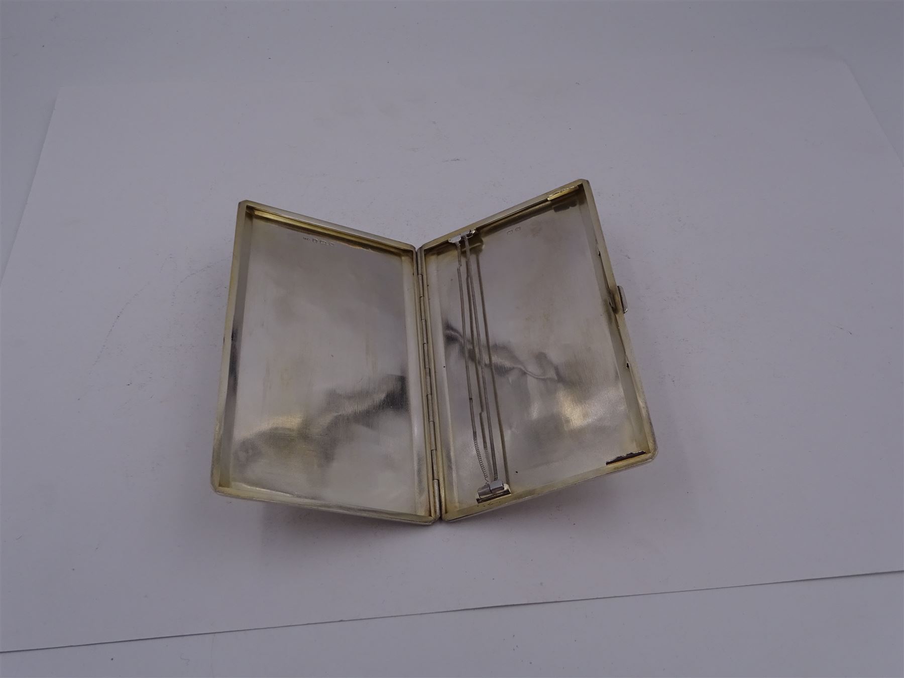 1920s silver cigarette case, of rectangular form, with engine turned decoration and blank cartouche, hallmarked John Henry Wynn, Birmingham 1921, H14cm