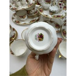 Royal Albert Old Country Roses pattern tea and dinner wares, including tiered cake stands, cake plate, napkin rings, egg cups, pierced serving platters, etc 