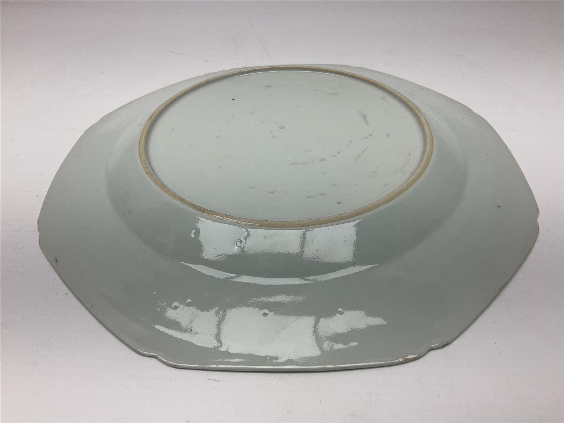 18th century Chinese export blue and white plate of octagonal form, with a pagoda landscape, D23cm