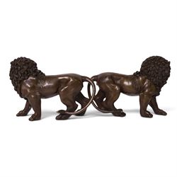 Pair of bronze lions, H24cm, L32cm