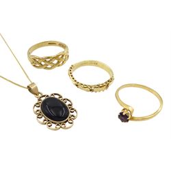 9ct gold jet pendant necklace, two 9ct gold rings and an 18ct gold single stone amethyst ring