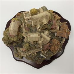 Lilliput lane St. Peters Cove with display plinth and original box 