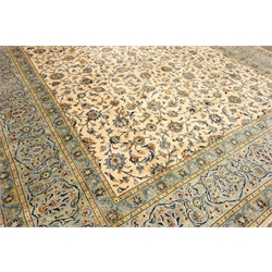  Persian Kashan ivory ground rug carpet, blue interlacing floral design, repeating border, 400cm x 300cm   