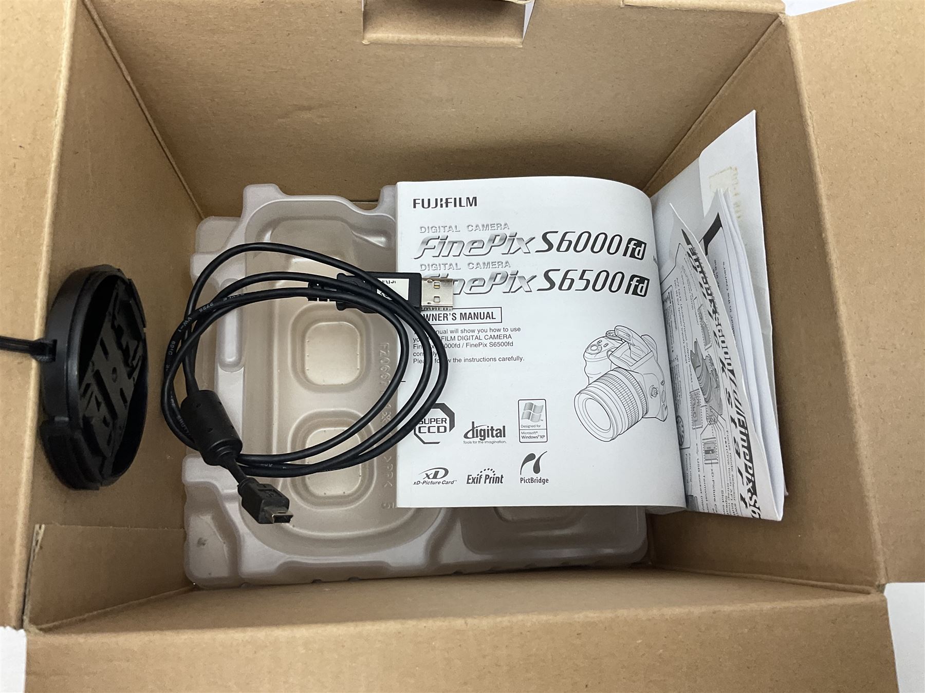 Minolta Dynax 5xi camera body serial no 17222646 with 'AF Zoom Xi 28-80mm 1:4(22)-56' lens serial no 17220881, Minolta SRT101 camera body serial 1944687, Lumix camera body serial no K6SC10168 etc 