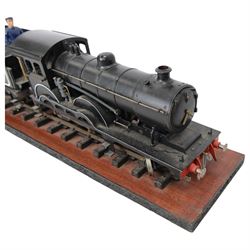 Kit-built Gauge 1 remote controlled 4-4-0 locomotive and tender no. 2606 in LNER black, on wooden plinth