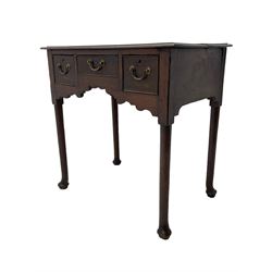 18th century oak low-boy, ovolo-moulded rectangular top over three cock-beaded drawers, circular brass handle plates and D-shaped handles, shaped and stepped arched apron, on cabriole supports 