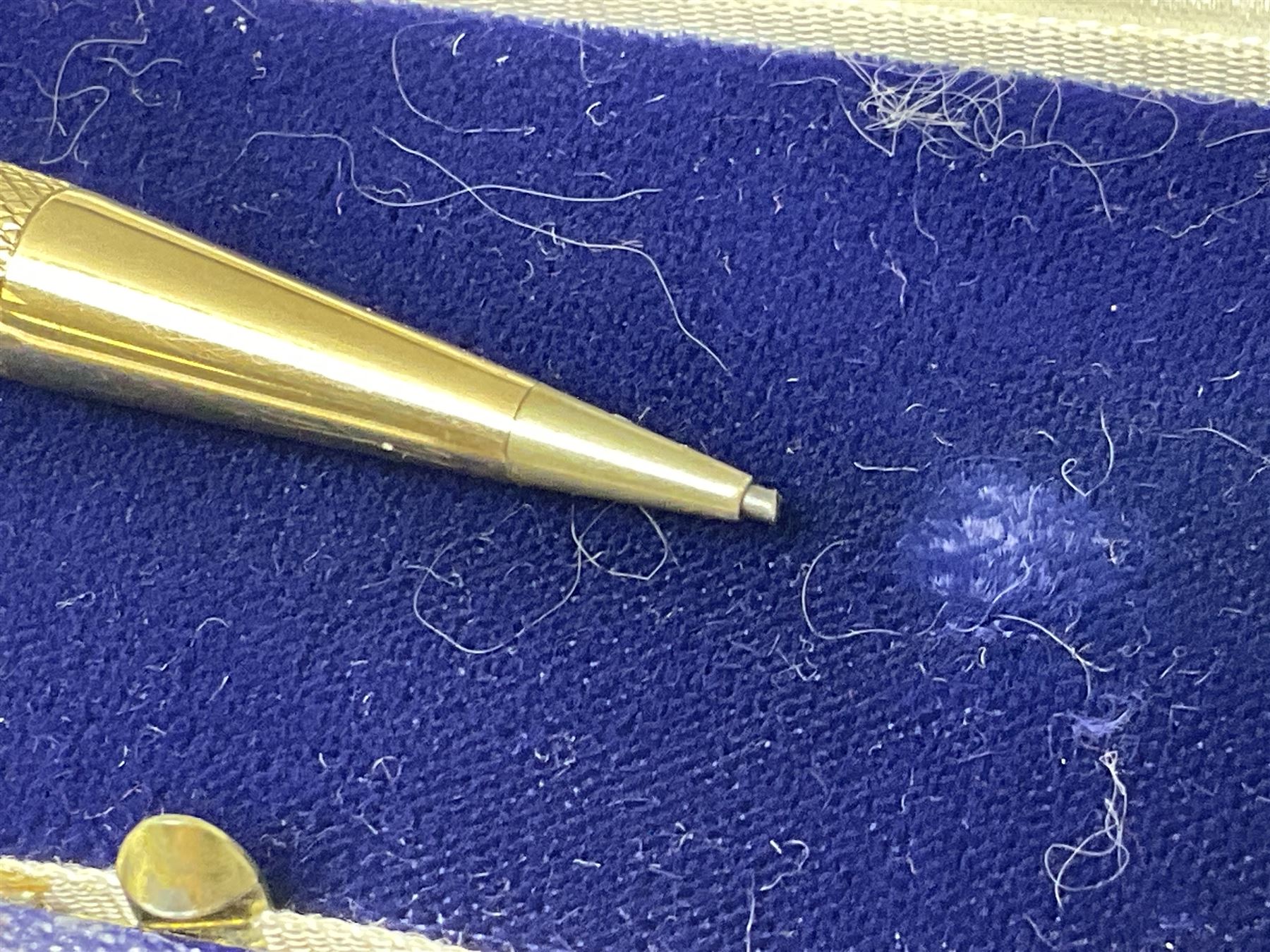 9ct gold Yard O Led propelling pencil, patent No. 422767, engine turned decoration and  engraved with initials H.W.W.F, Birmingham 1973, in Mappin & Webb case