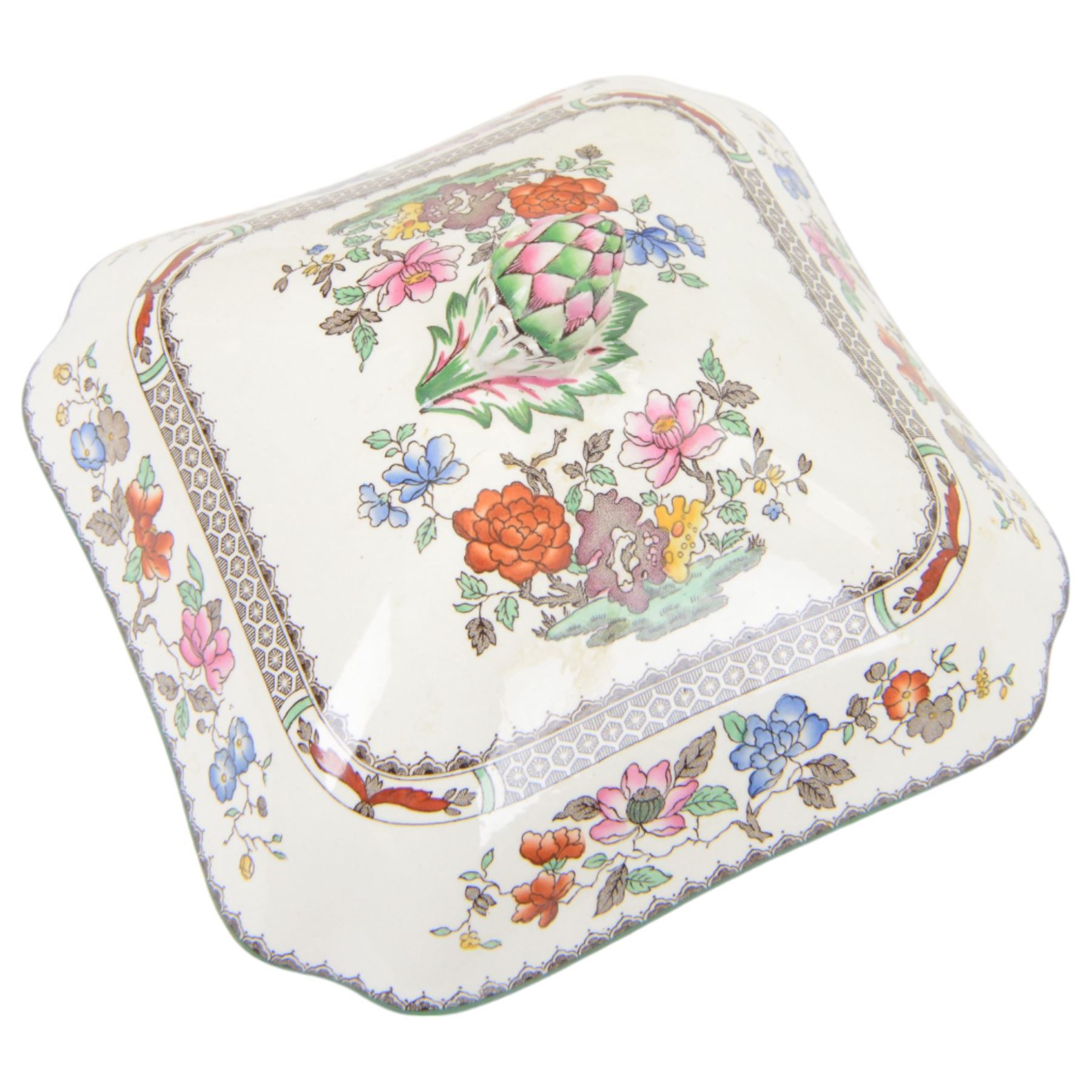 Copeland Spode Chinese Rose pattern extensive tea and dinner service, including eighteen dinner plates, twenty two desert plates, twenty cups and saucers, teapot, coffee pot, platters etc  