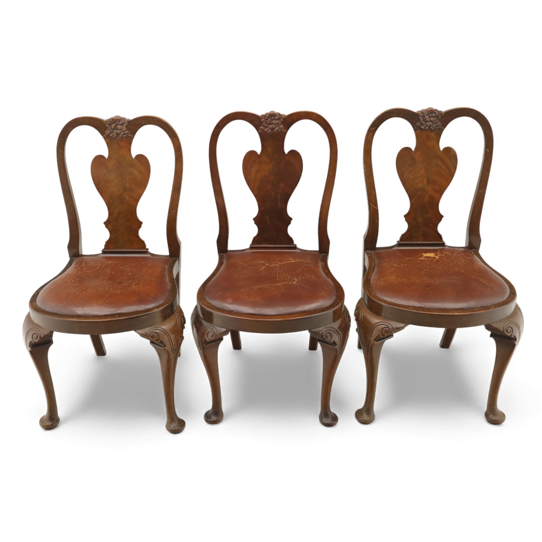 Queen Anne design walnut dining suite, comprising a rectangular dining table with carved moulded edge and rounded corners, raised on cabriole legs terminating in pad feet, together with a set of six matching dining chairs, each with shaped splat back, leather upholstered seat and cabriole supports (Extends to 230cm)