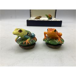 Four Halcyon Days bonbonnieres modelled as frogs, Golden Toad, Red-eyed frog, Dart-poison frog, and Poison Dart frog, in single box 