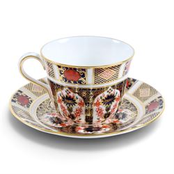 Set of six Royal Crown Derby Old Imari 1128 pattern set of six teacups, saucers and tea plates