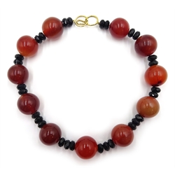 Large agate and onyx bead necklace, with 14ct gold clasp