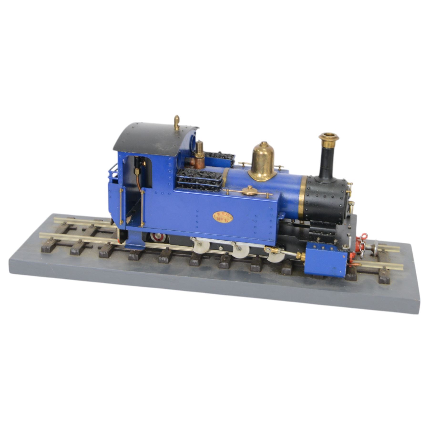 Roundhouse Gauge 1 live steam 0-6-2 tank locomotive, in blue livery, on wooden plinth