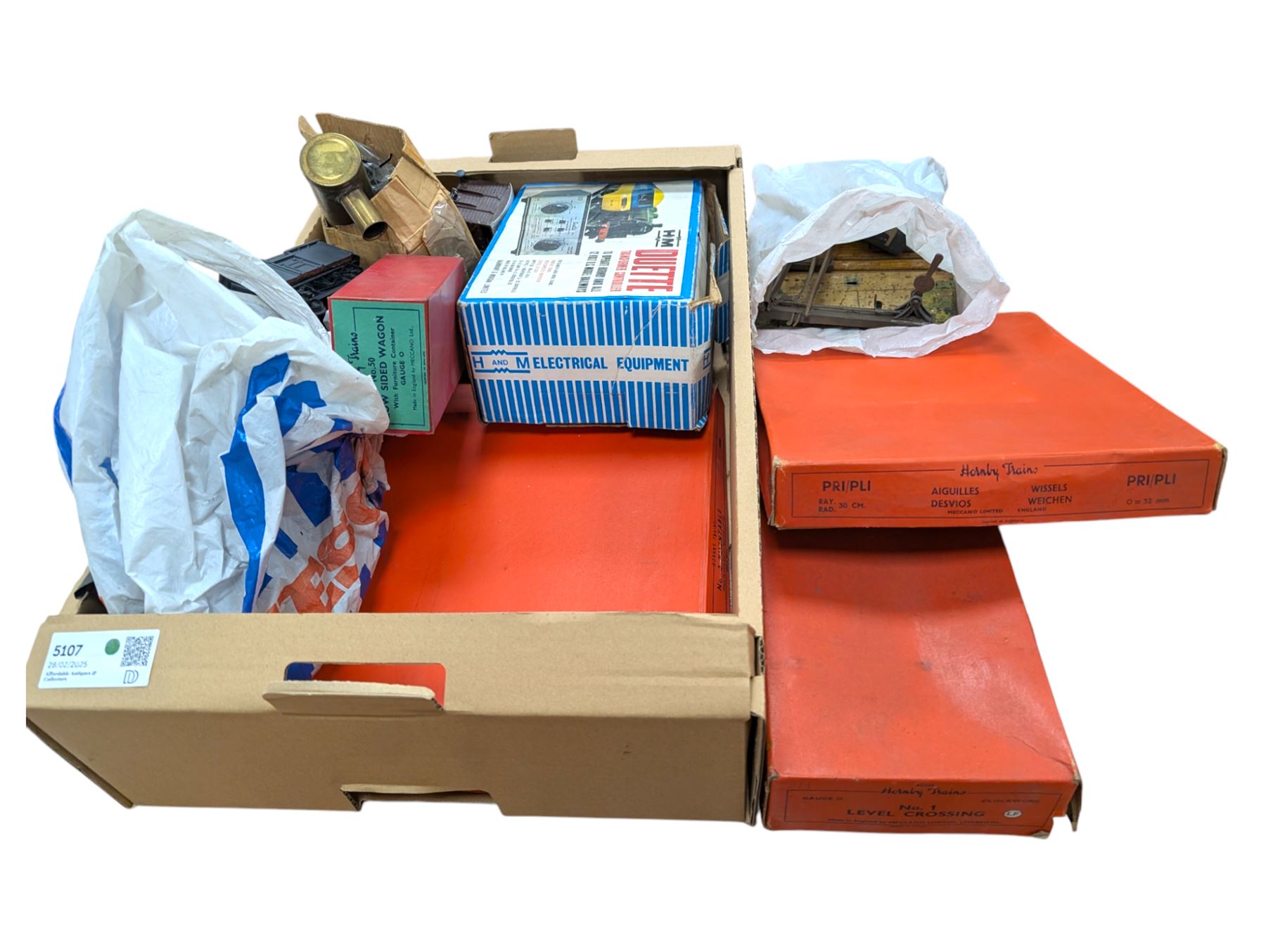 Hornby 'O' gauge 42380 No.2 Turntable, 43063 Points and 42320 No. 1 Level Crossing, all boxed, together with two tin plate passenger coaches, Hornby 'O' gauge LMS tender, three plastic 'O' gauge wagons, Hornby mechanisms, HM Duette Transformer Controller and other accessories