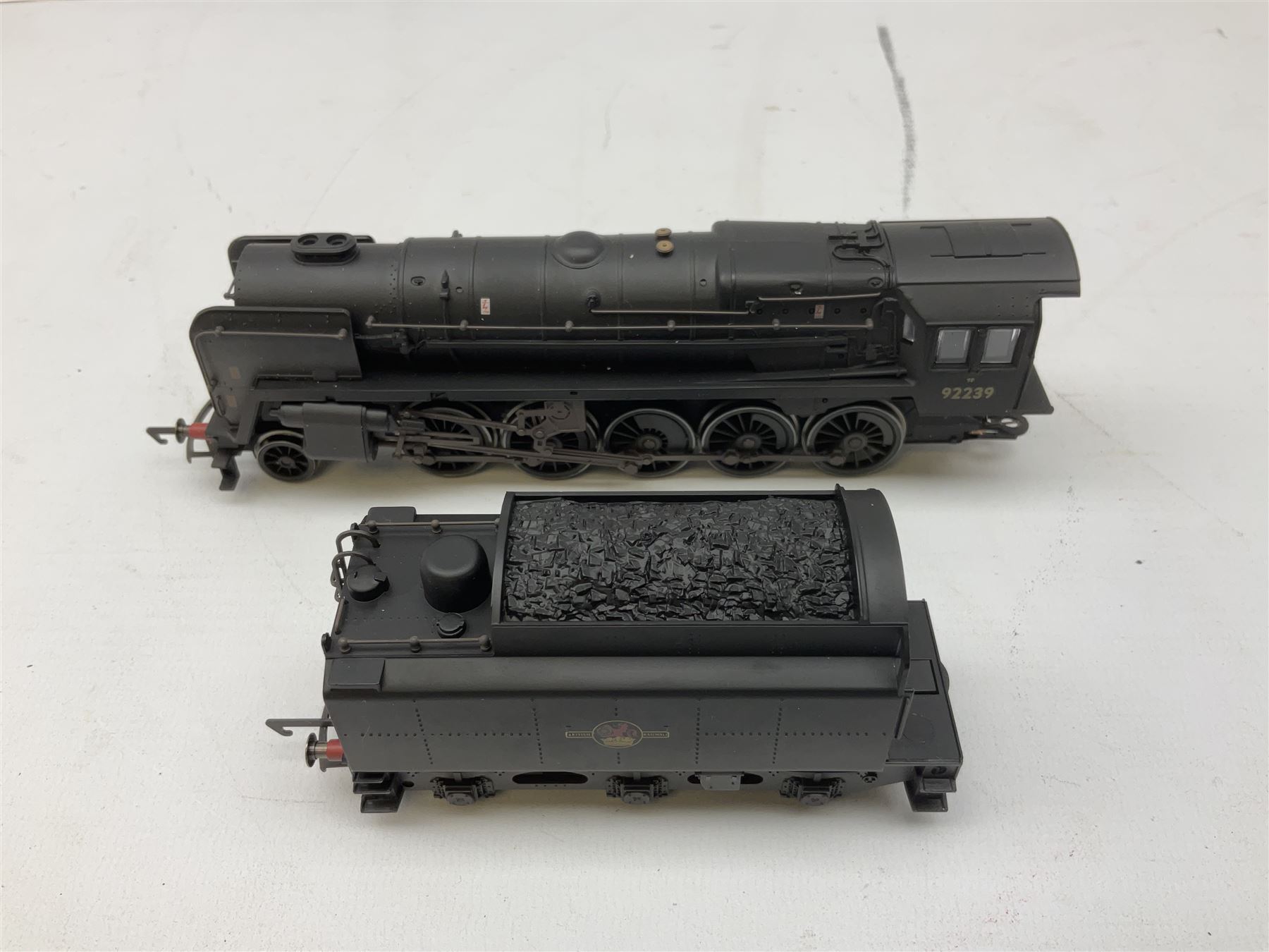 Hornby '00' gauge - Battle of Britain Class 4-6-2 locomotive '92 Squadron' No.34081; and Class 9F 2-10-0 locomotive No.92239 with weathered finish; both boxed (2)