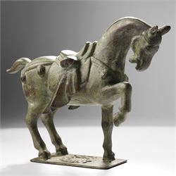 Chinese Tang style bronzed metal model of a horse, W28.5cm
