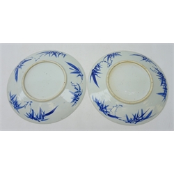  Pair early 20th century Chinese plates, decorated with two figures carrying a vase, D31cm   