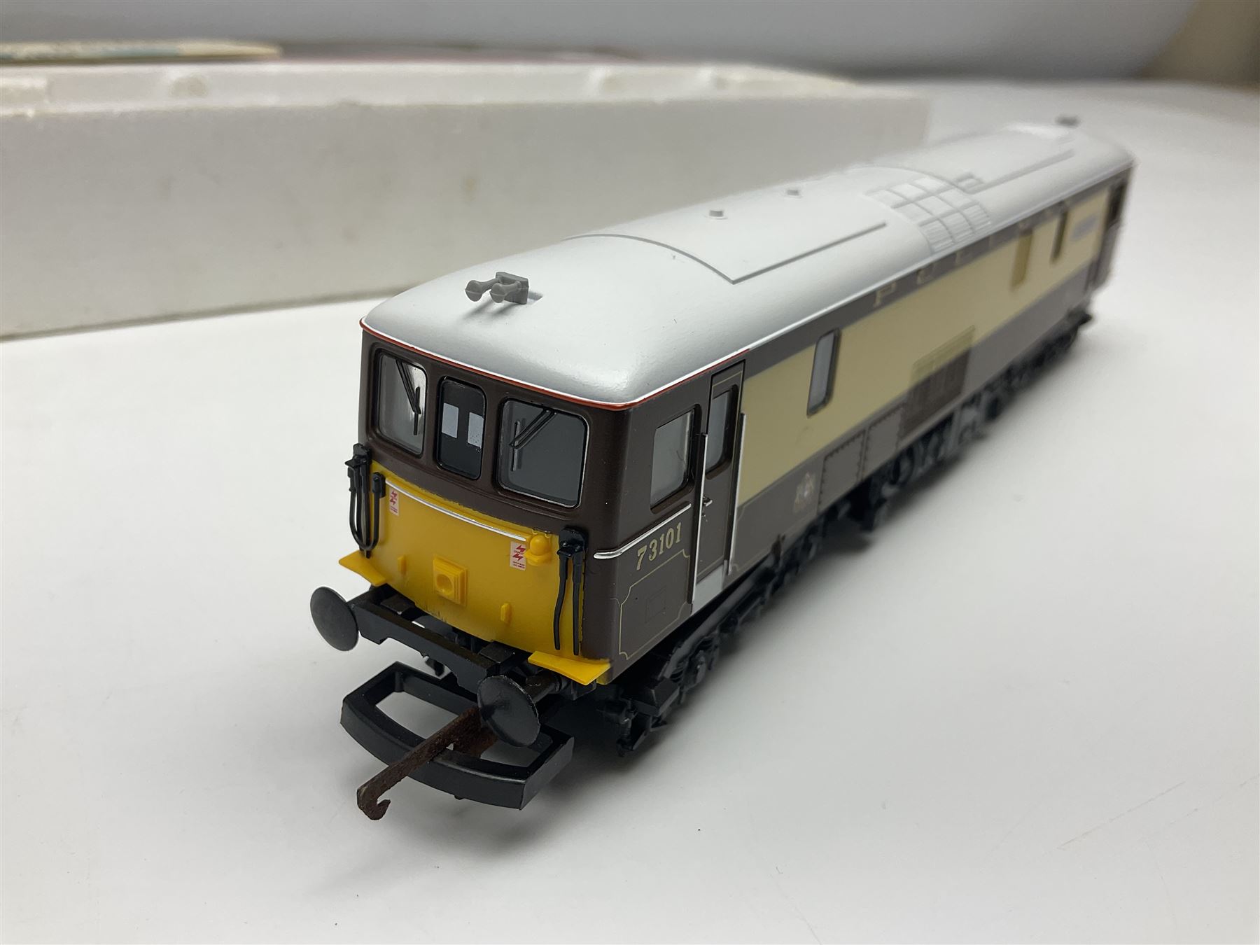 Lima Models '00' gauge - limited edition Class 73 diesel Pullman locomotive 'The Royal Alex' No.73101 with certificate No.2809; and Class 73 diesel Pullman locomotive 'Brighton Evening Argus' No.73101; both boxed (2)