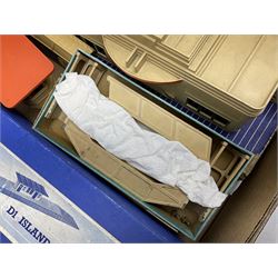 Hornby Dublo - D1 Turntable, D1 Island Platform and D1 Footbridge; all boxed; Through Station, Girder Bridge, signal box, level crossing, footbridge, quantity of buffer stops, power controller etc; unboxed