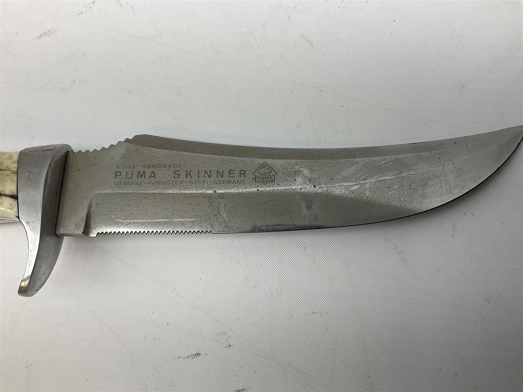 German Puma Skinner knife, the 13cm steel blade marked model 6393, serial No.55472 to guard, fixed blade, antler scales; in original hard plastic case; with brown leather sheath L29cm overall