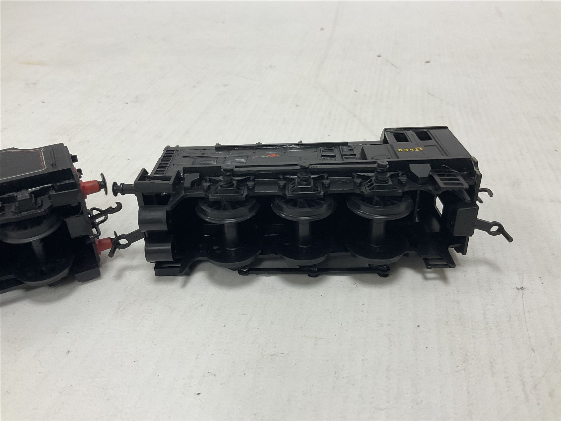 ‘00’ gauge - Airfix locomotive model kits comprising series 4 City of Truro kit and empty series 4 box, series 4 Mogul, two series 4 Harrow kits, all boxed; together with Rosebud Kitmaster Stirling kit and quantity of loose plastic locomotives and tenders from Airfix, Kitmaster, Ratio etc 