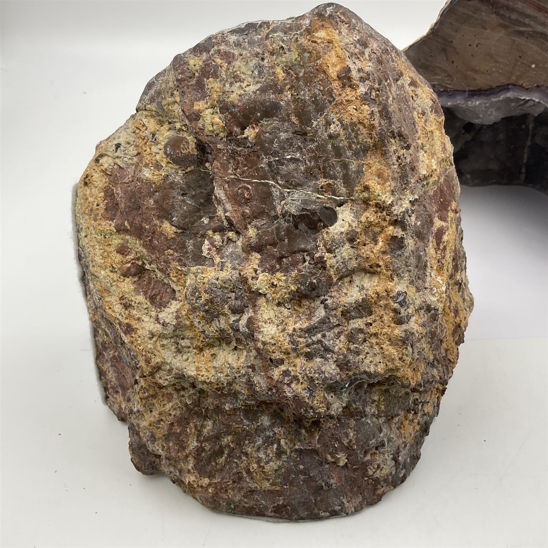 Pair of Dugway geode, natural edged bookends, in purple tones, H16cm 