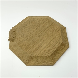 'Mouseman' small octagonal oak stand/chopping board by Robert Thompson of Kilburn, carved mouse signature, D20cm