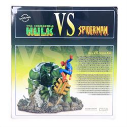Sideshow Collectibles limited edition Hulk vs Spiderman Diorama, boxed