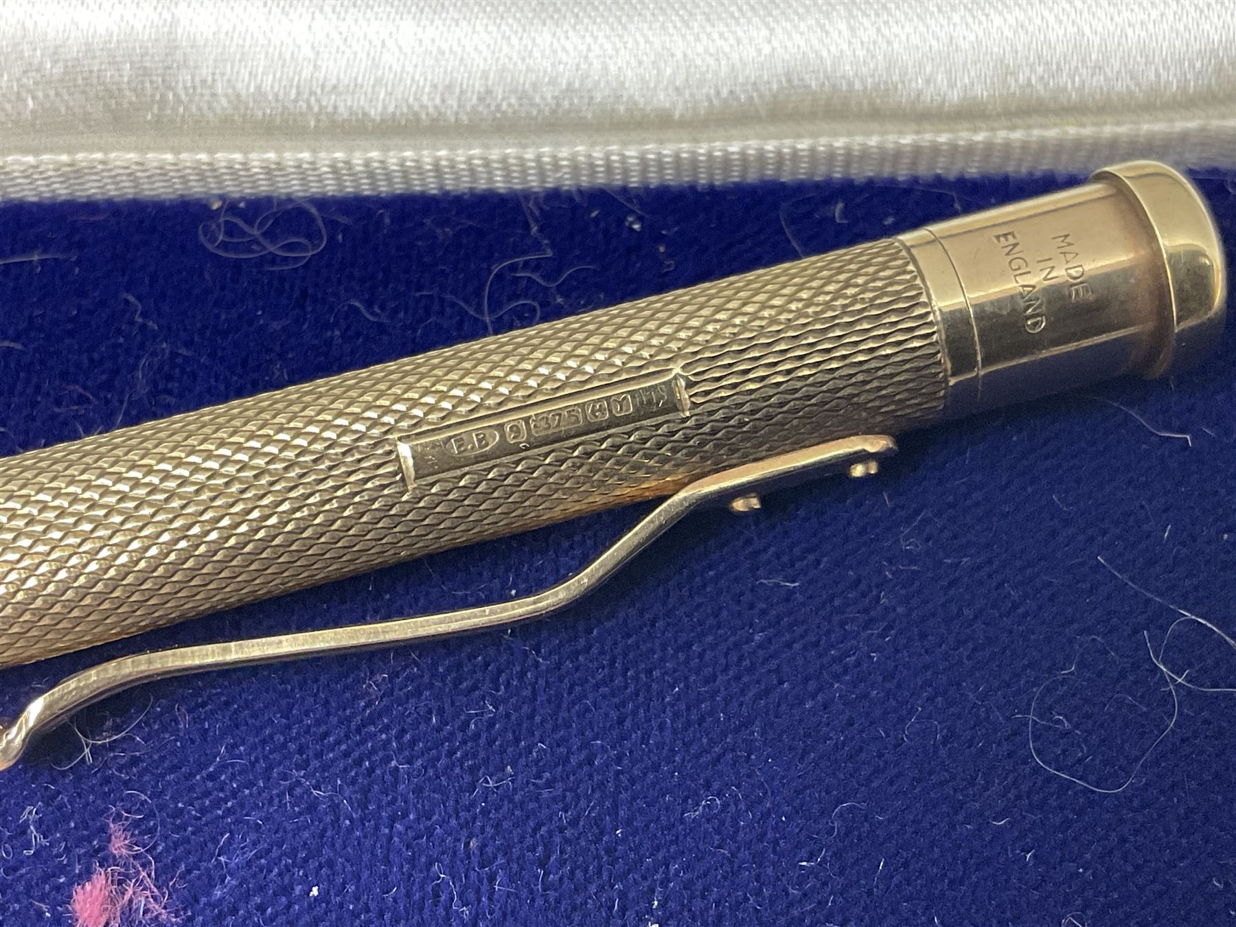 9ct gold Yard O Led propelling pencil, patent No. 422767, engine turned decoration and  engraved with initials H.W.W.F, Birmingham 1973, in Mappin & Webb case