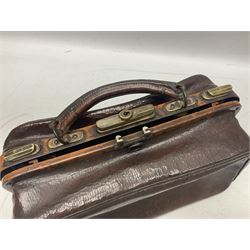 Small leather Portmanteau gentleman’s travelling toilet bag