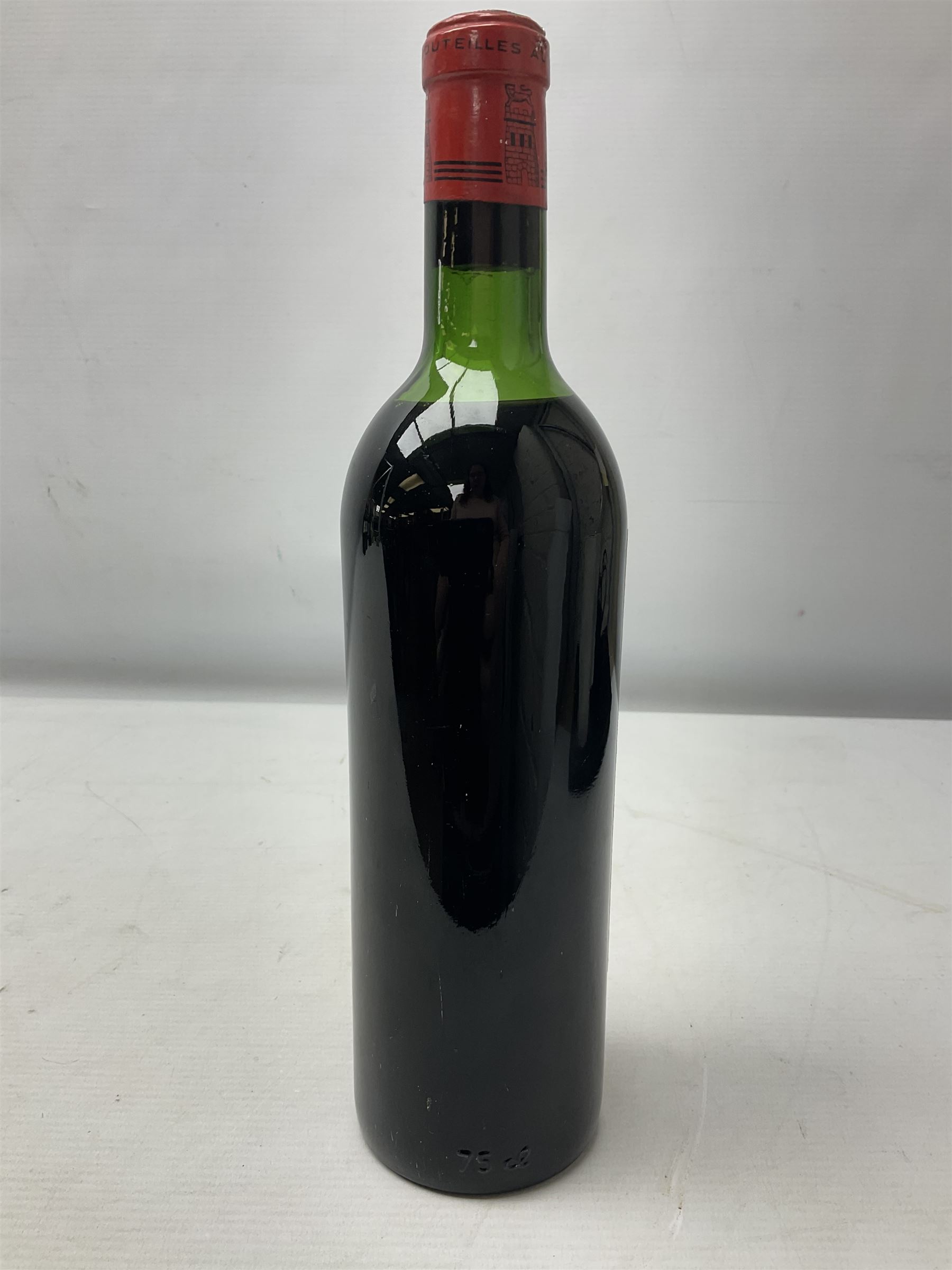 Grand Vin Chateau Latour, 1962, Premier Grand Cru Classe Pauillac, unknown contents and poof