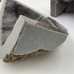 Pair of Dugway geode, natural edged bookends, in purple tones, H16cm 