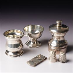 Small silver pepper mill H7cm London 1987,  small silver baluster measure, silver egg cup,...