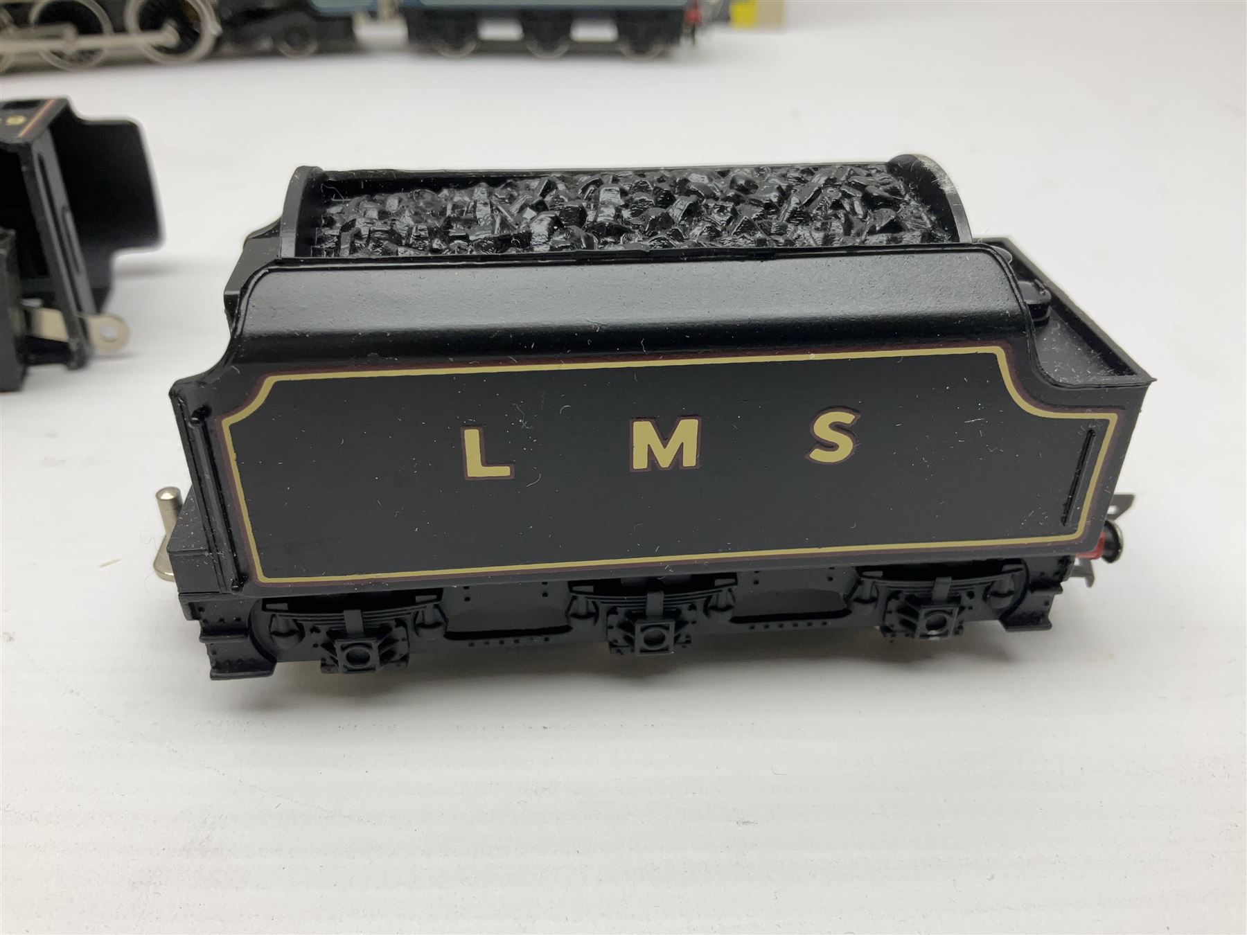 Wrenn '00' gauge - two Princess Coronation (Duchess) Class 4-6-2 locomotives - 'City of Glasgow' No.46242 in BR Blue; and 'Duchess of Hamilton' No.6229 in LMS Black; both boxed with instructions (2)