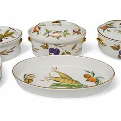 Collection of Worcester Evesham oven to tableware including two oval and two circular vegetable dishes and covers, five circular serving bowls, largest 26cm, and rectangular, oval and and square dishes etc (16)
