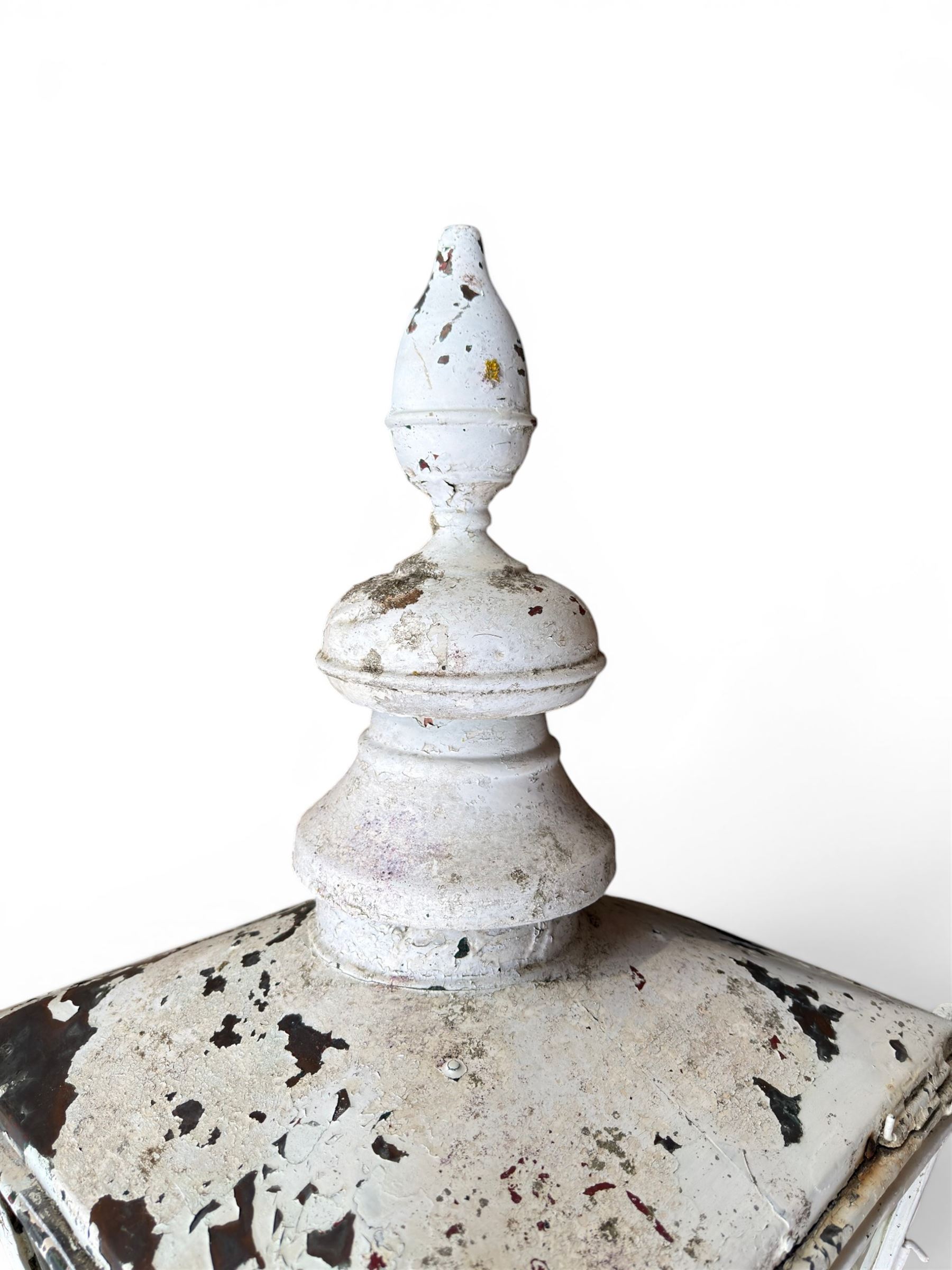 Foster & Pullen (Bradford est. 1896) - Good pair of late 19th century copper coach house or street lamps, painted in rustic white finish, with iron corner brackets, one with clear glass, the other with ring mottled glass, both converted to electricity, height with bracket 150cm